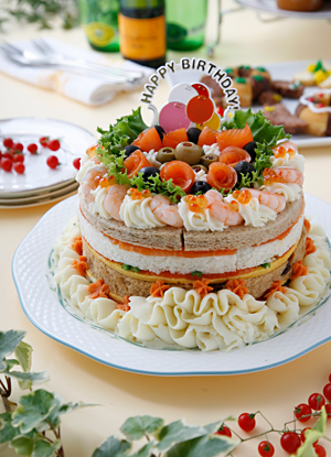 お誕生日のケーキサンドイッチ