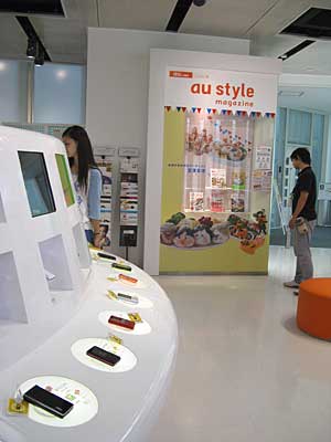 KDDIデザイニングスタジオでお弁当写真と本の展示