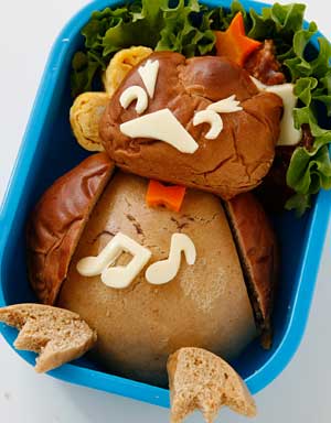 犬からペンギンへ変身弁当