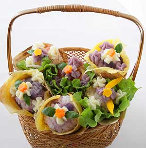 お花見弁当 - 花束のバスケット