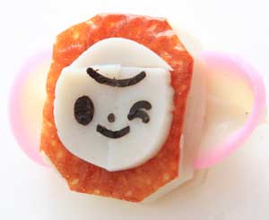 楽しいお子さまお節-かまぼこでおサル