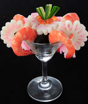 かまぼこでお花のお節-お花のカクテル