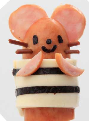 チーズとウィンナーでお兄ちゃんネズミを作る