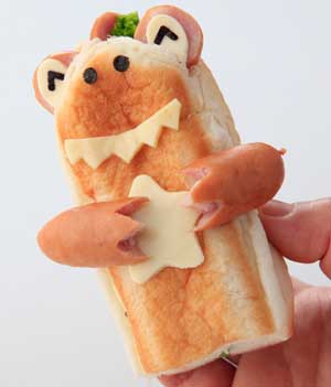 パンとウィンナーで恐竜を作る