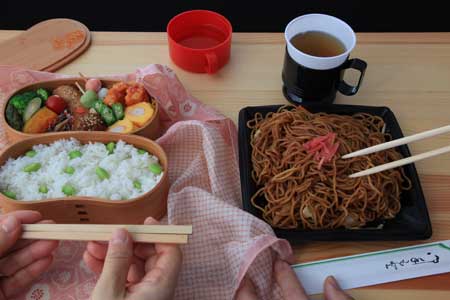 「変身！やきそば弁当」 – モーション弁当