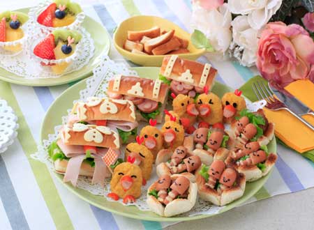ヒヨコとつくしの大行進！