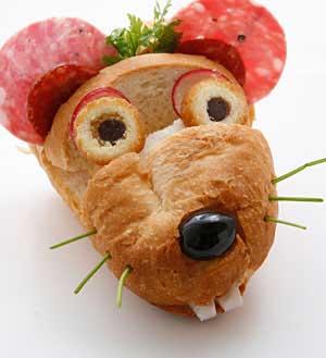 フランスパンでネズミをつくる