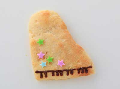 デコレーションでピアノをつくる