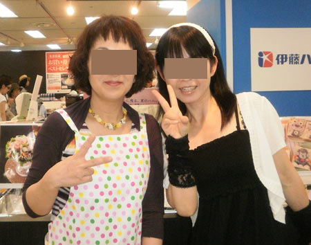 博多大丸でお弁当デモ