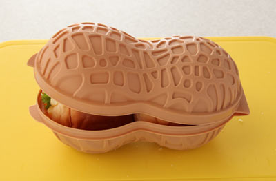 ピーナツ型のお弁当箱