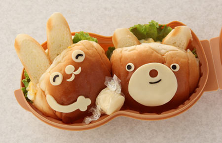 パンでうさぎとクマのお弁当