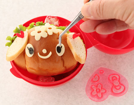 パンで子犬のお弁当