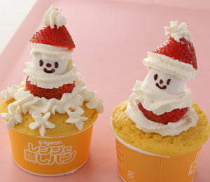 クリスマスのカップケーキ サンタ イチゴ 飾り切り