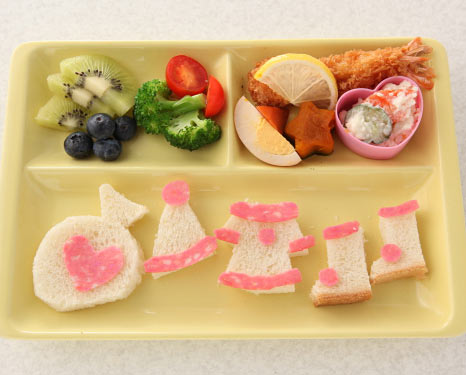 クリスマスのお子様ランチ カニカマ 飾り切り