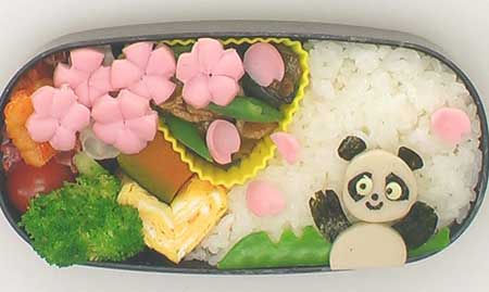 桃の花とパンダ弁当　桃の花-飾り切り