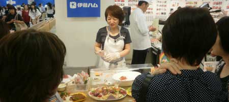 大丸福岡天神店でお弁当のデモさせていただきました！