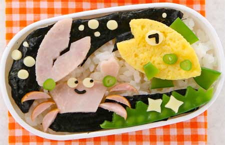 夏休み絵日記弁当 – 大海原の荒波に踊るカニとお魚