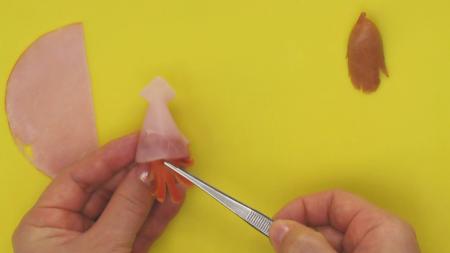 たこちゃんずを応用したイカの作り方 - ウインナー飾り切り