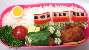 赤い電車は3両編成！弁当