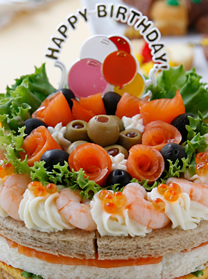 お誕生日のケーキサンドイッチ