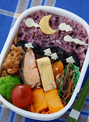 静かな里山の夜弁当