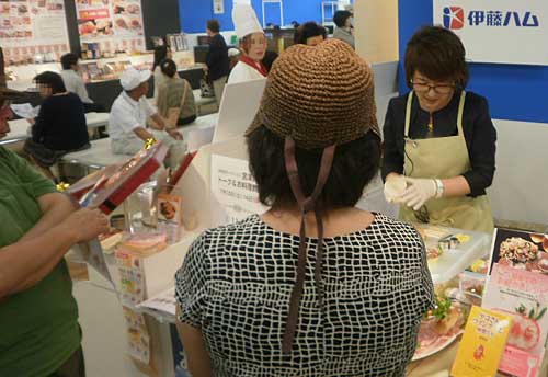 大丸福岡天神店さまのデモ無事に終了しました！