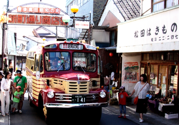 豊後高田市のボンネットバス