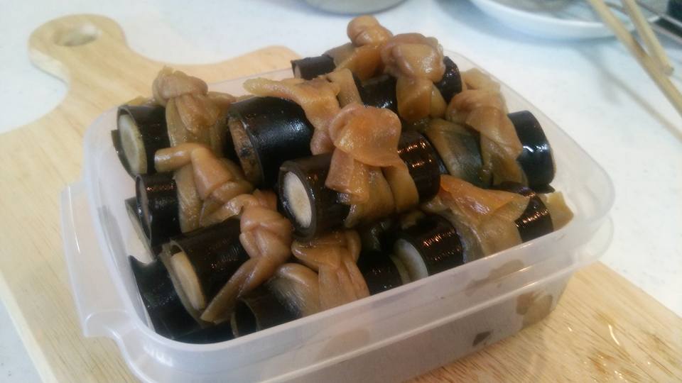 ゴボウの昆布巻き煮えました