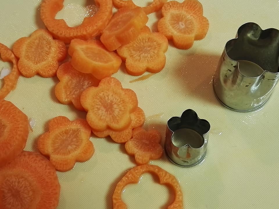 にんじんを抜き型で