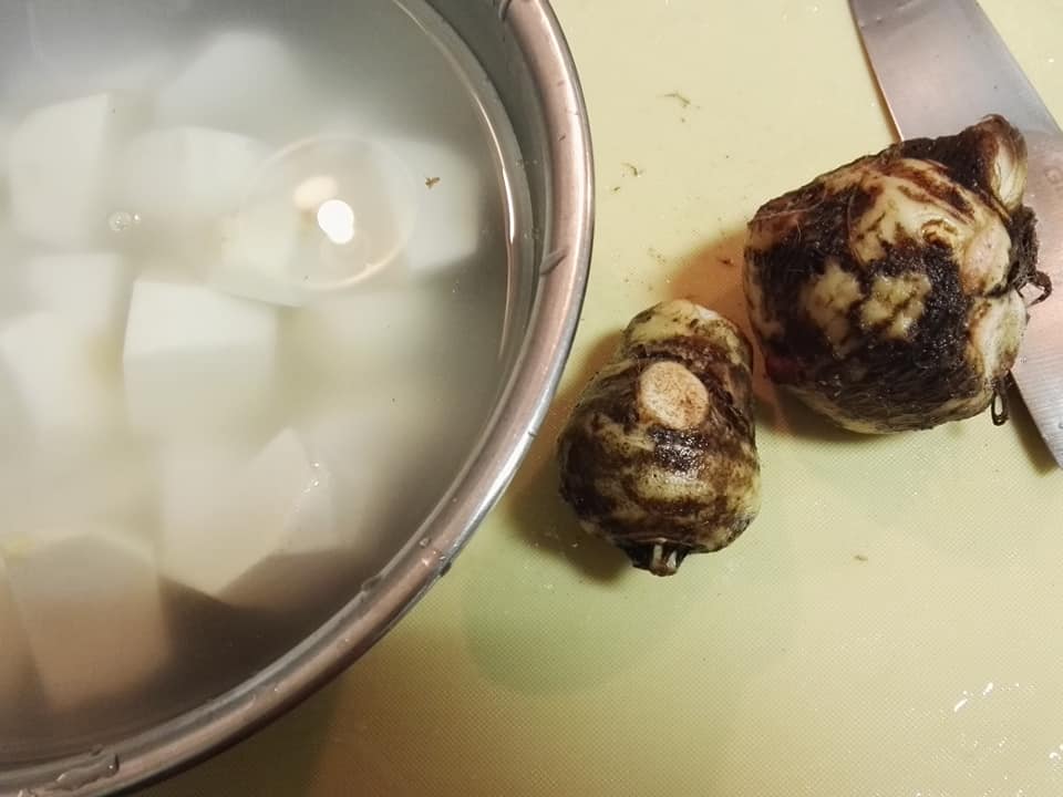 里芋切りました