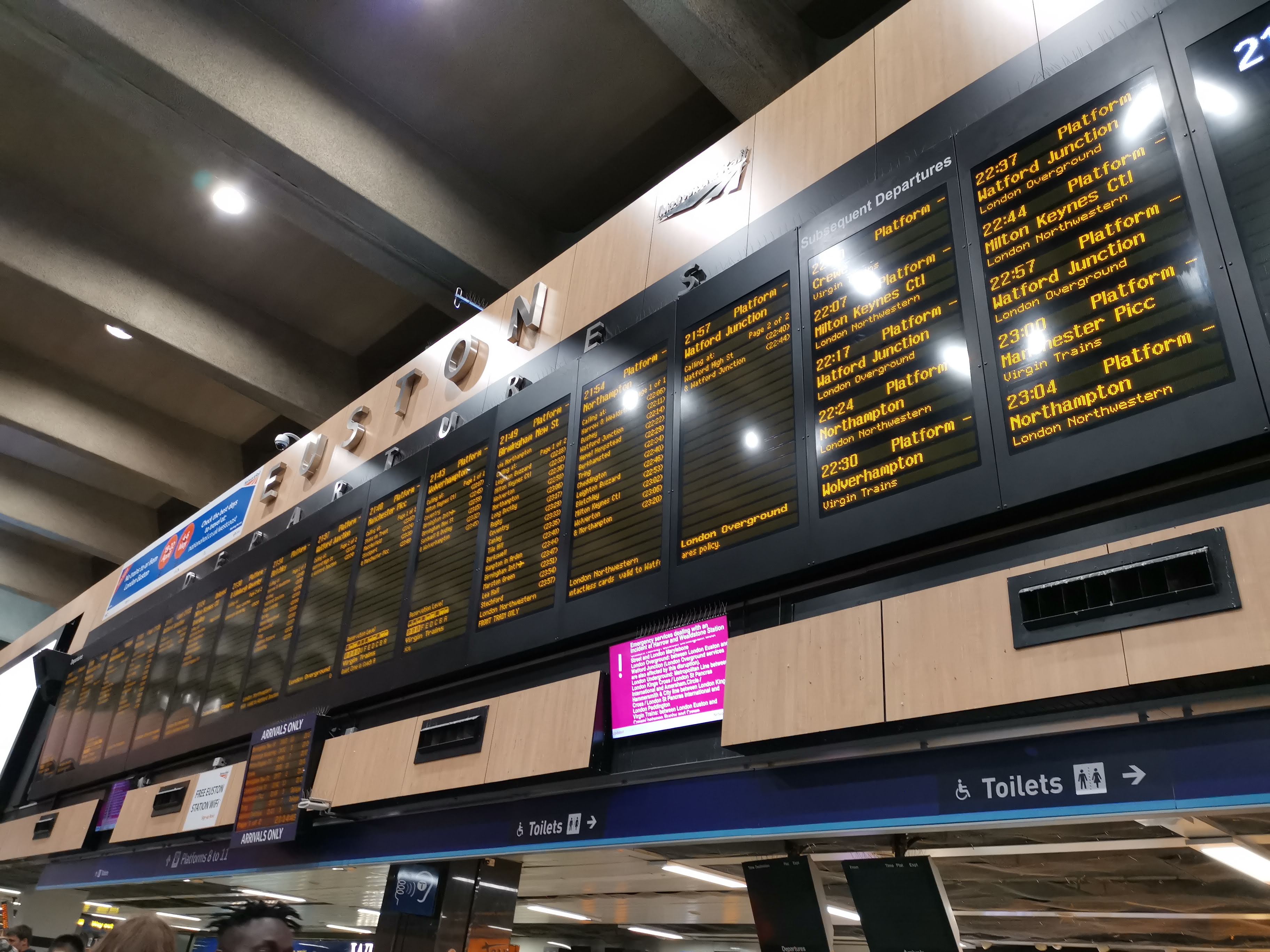 ロンドンの駅からバーミンガムへつかの間の鉄分補給