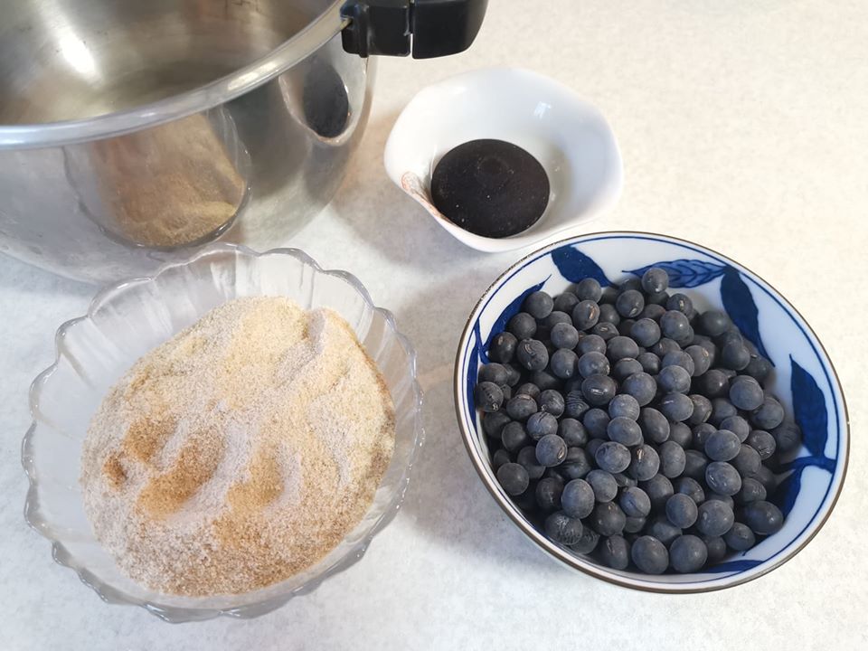 三軒分作る黒豆に着手 – おせち作るんだもの