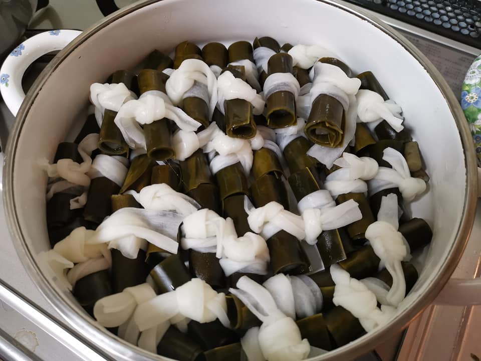 ゴボウの昆布巻き – おせち作るんだもの