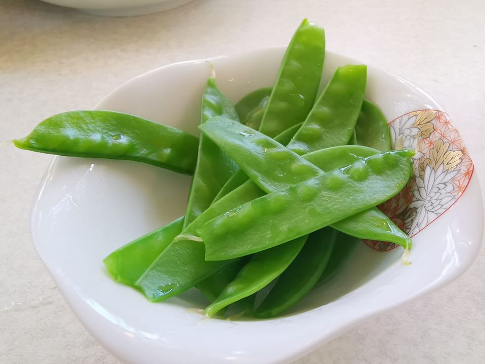 最後の一品は絹さやの塩ゆで – おせち作るんだもの