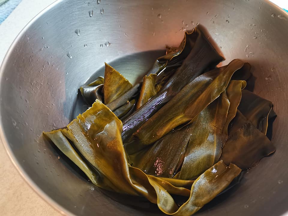 ゴボウの昆布巻き – おせち作るんだもの