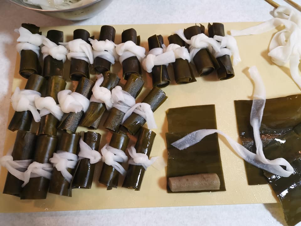 ゴボウの昆布巻き – おせち作るんだもの