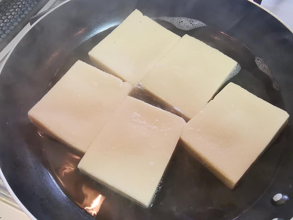 高野豆腐を煮る