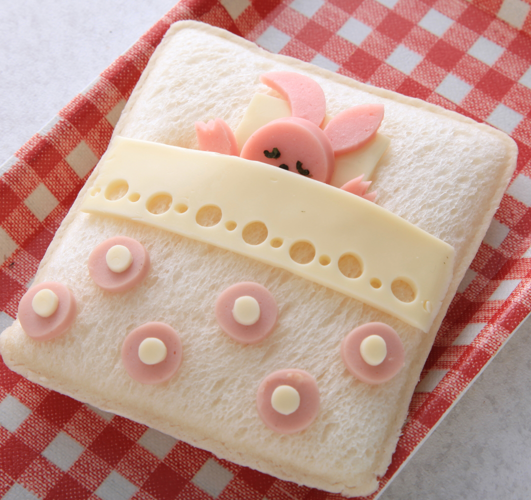 ランチパック　で　すやすやウサギ