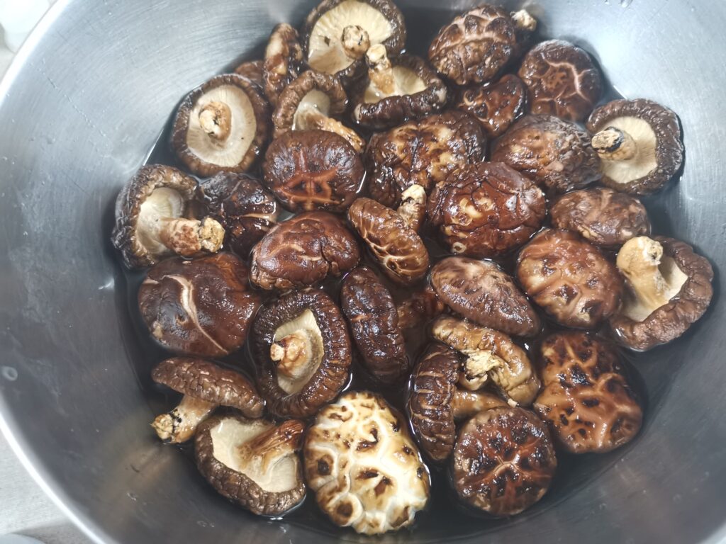 干しシイタケ 煮ちゃいました!