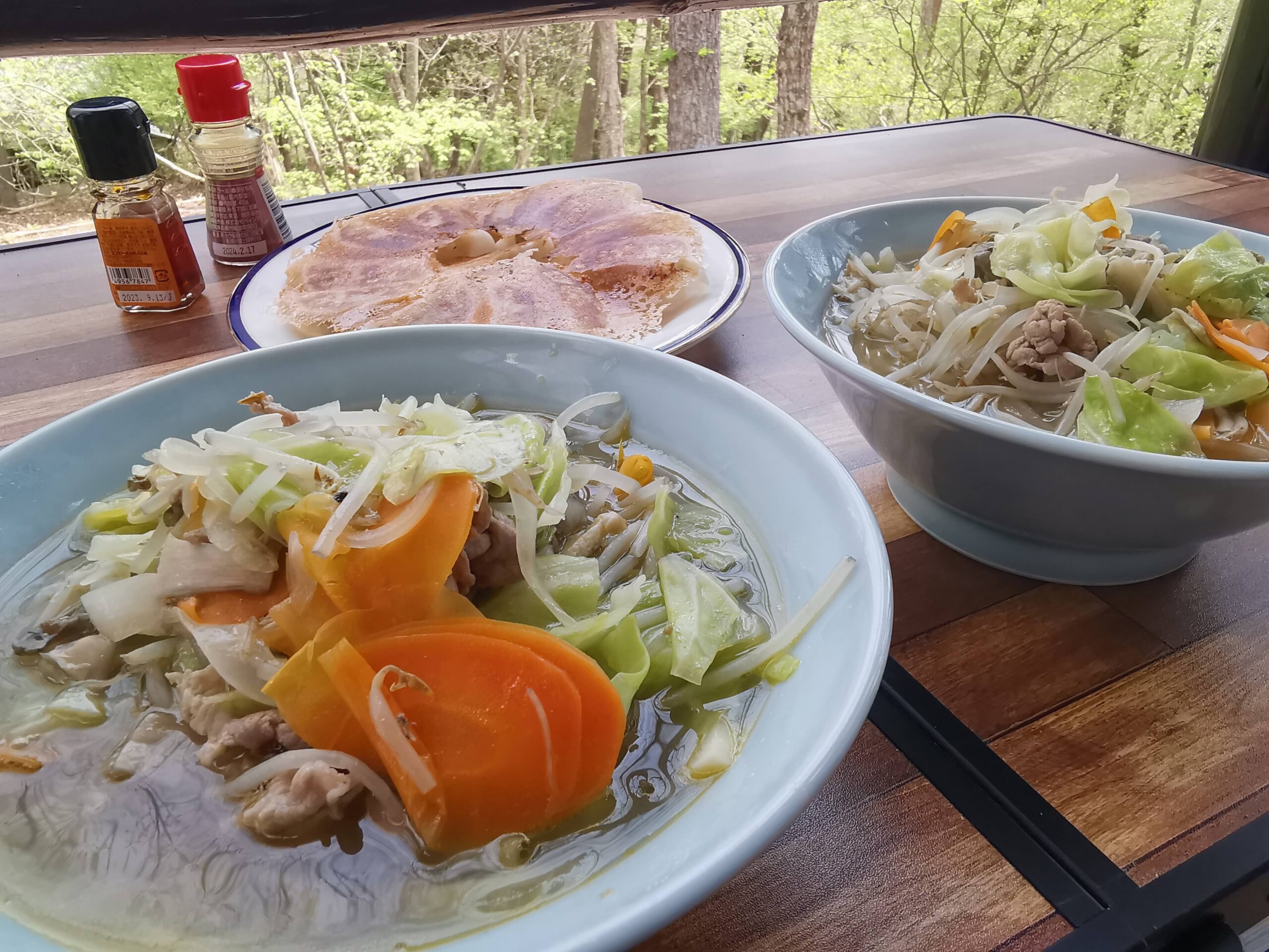 森の暮らし・デッキでタンメン！