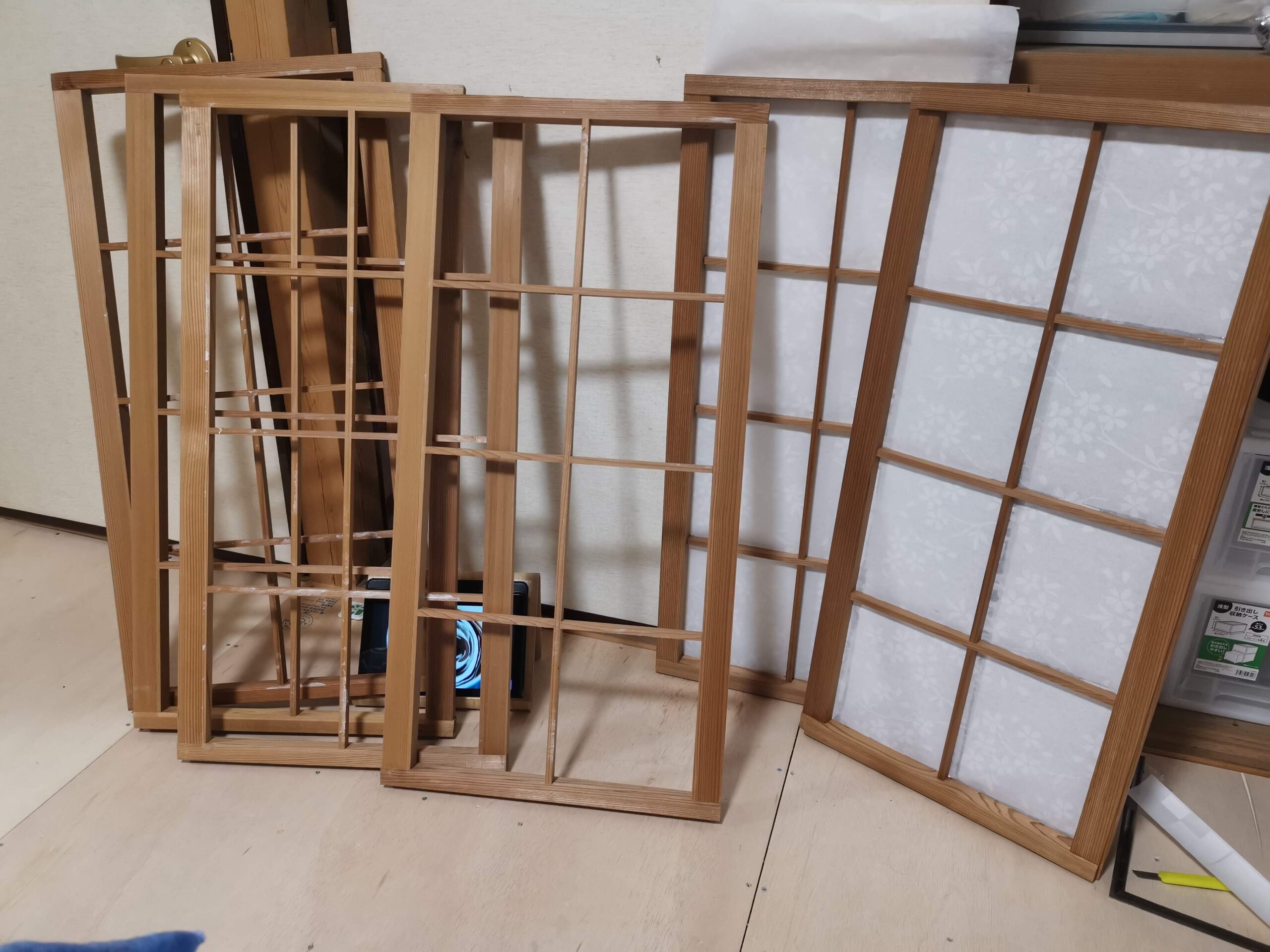 森の暮らし・廃屋再生リフォーム中　初めて障子を貼ってみました！