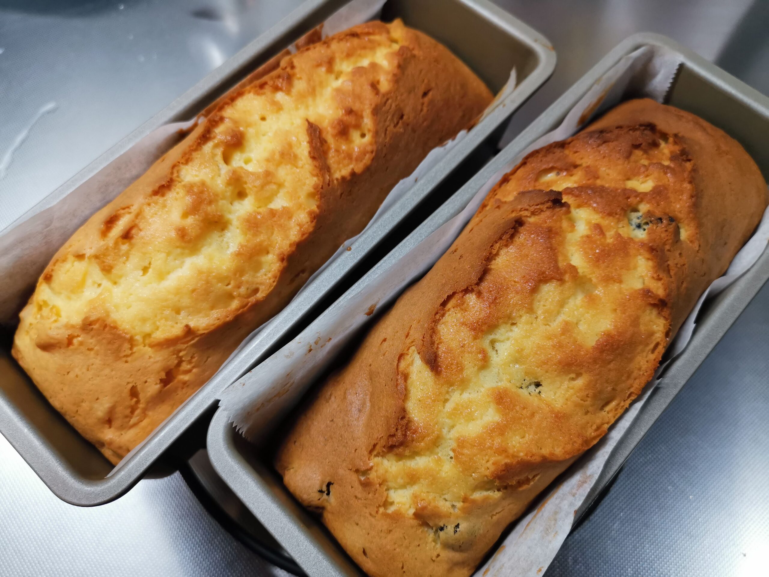 今日のおやつ・大粒レーズンとレモンピールのケーキ