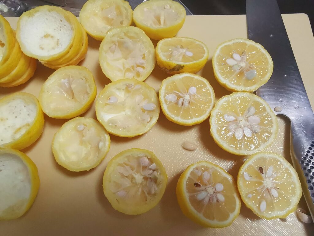 庭の柚子でジャム作りました。