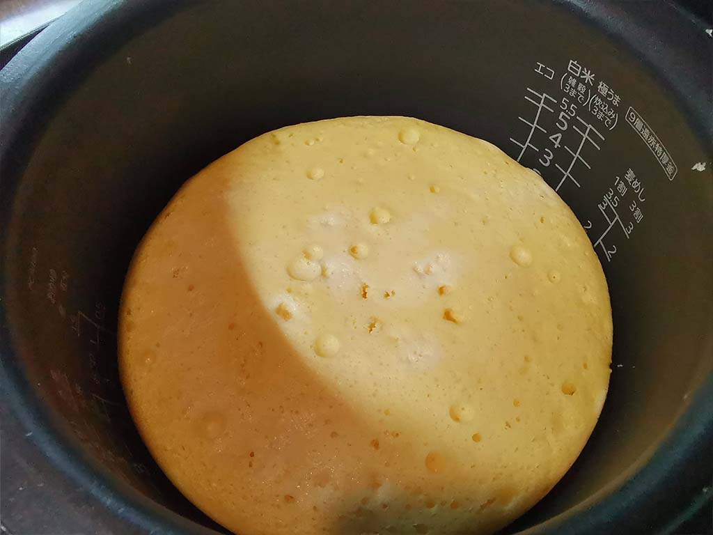 森でひっそりお菓子作り：炊飯器でチーズケーキ作ってみました。