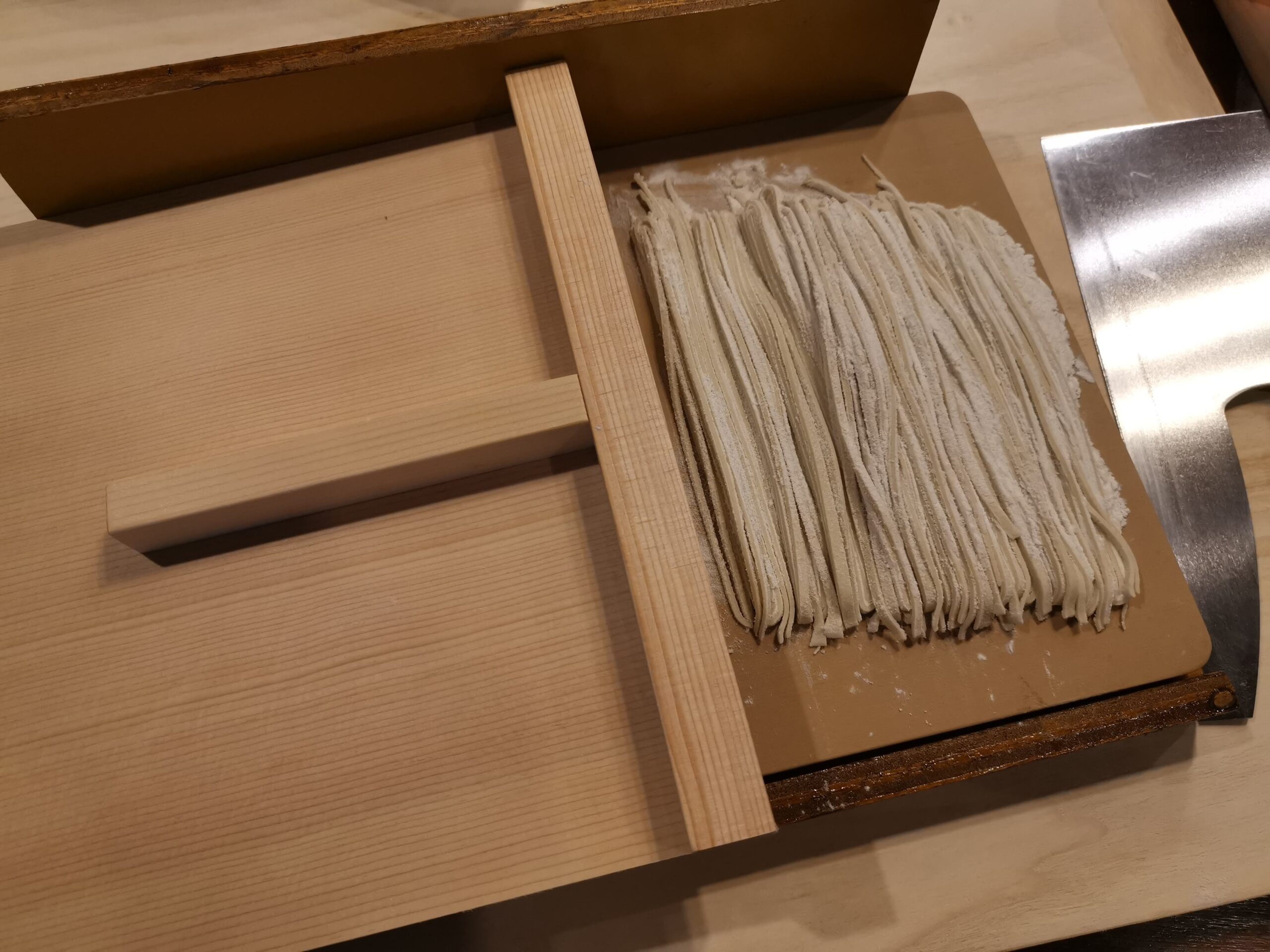 森の暮らし・蕎麦打ちの自主トレしています①！