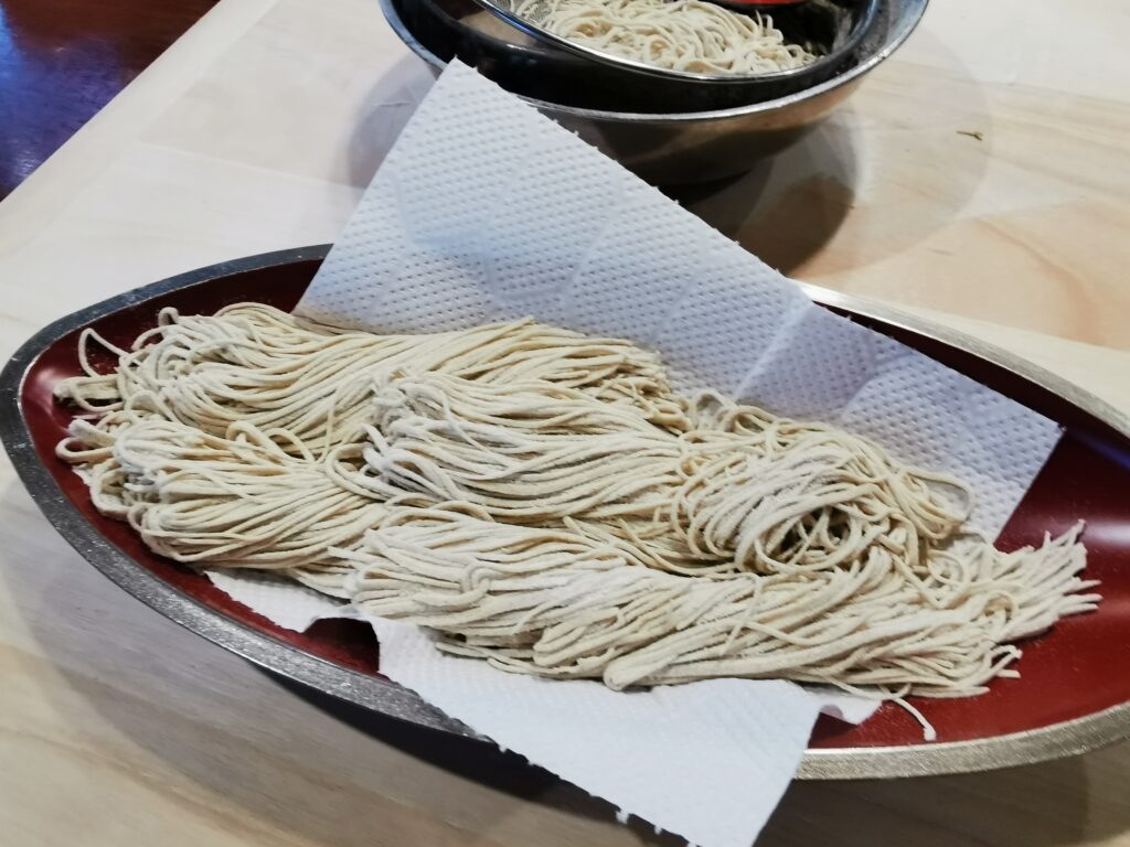 森の暮らし・蕎麦打ちの自主トレしています②！