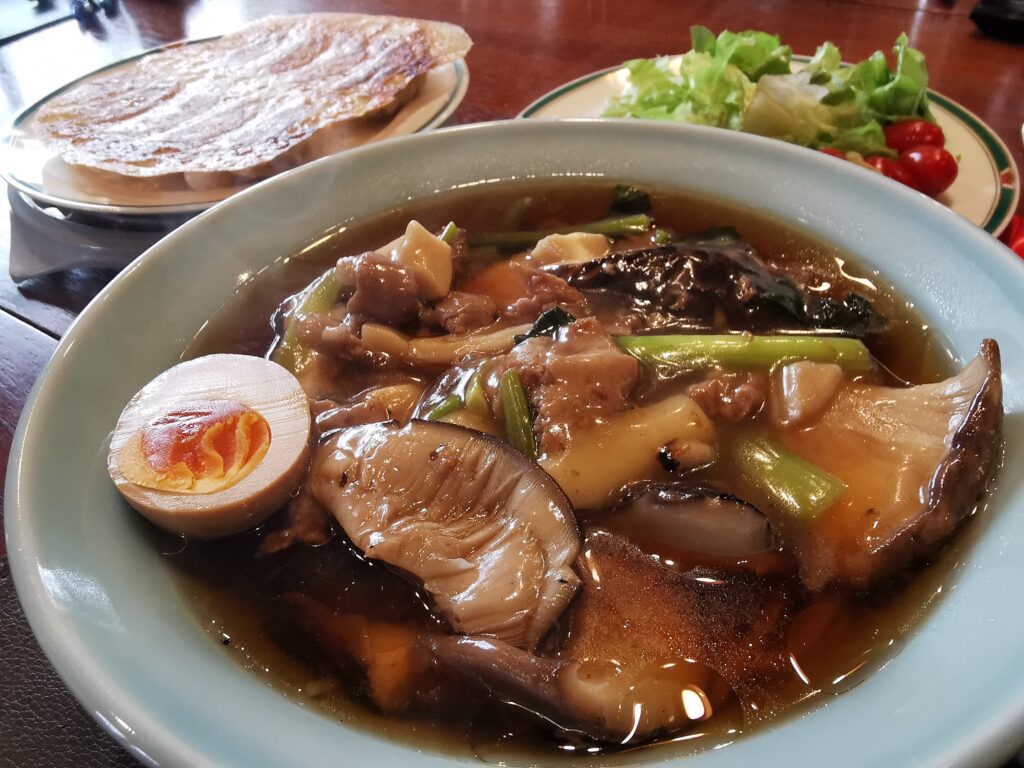 待ってってよかった!やっと椎茸がお目覚めです!
